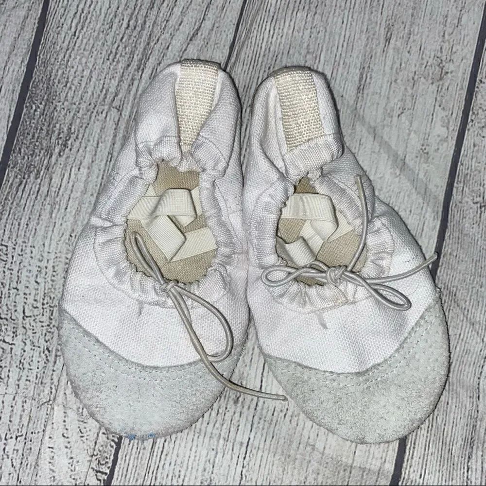 Ballet practice slippers white w/elastic band over top of foot little girls sz12